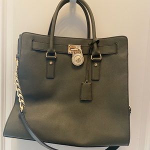 Beautiful MK forest green handbag. SZ Large